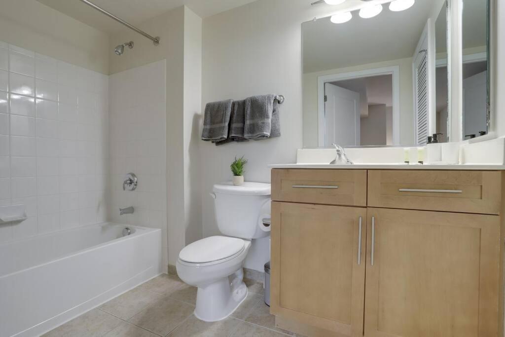 Pentagon City Comfort Modern Stay Arlington Exterior photo